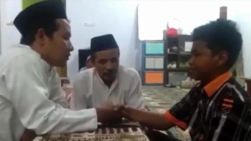 Mengenal Si Mungil David, Sosok Mualaf dan Santri
