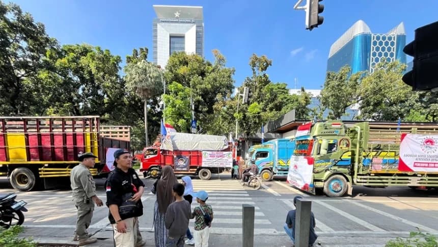 Massa Aksi ODOL Tertahan, Polisi Blokade Jalan ke Kantor Kemenhub dan Kemenko IPK