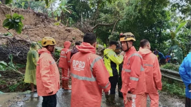 Akses Sukabumi–Sagaranten Terputus akibat Banjir Bandang dan Longsor