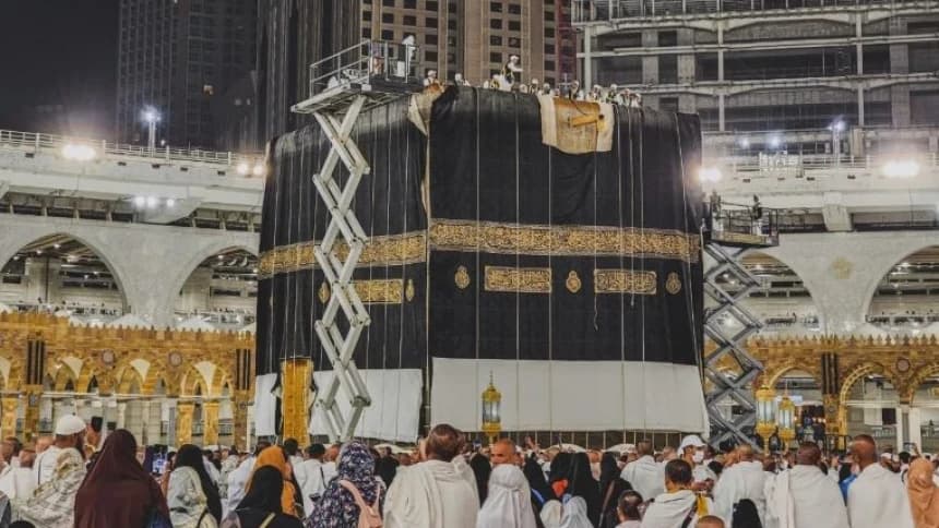 Detik-Detik Penggantian Kiswah Ka'bah 1 Muharram 1445 H
