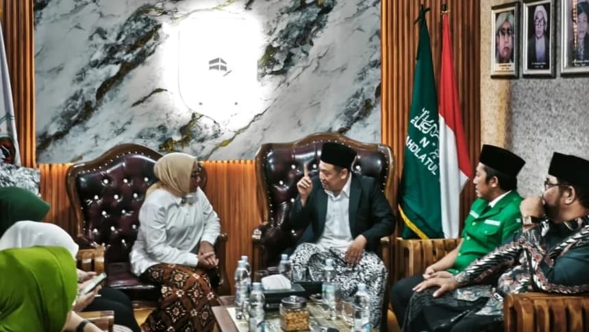 Ketua Muslimat dan Ketum GP Ansor Ikuti Apel Hari Santri di Buntet Pesantren