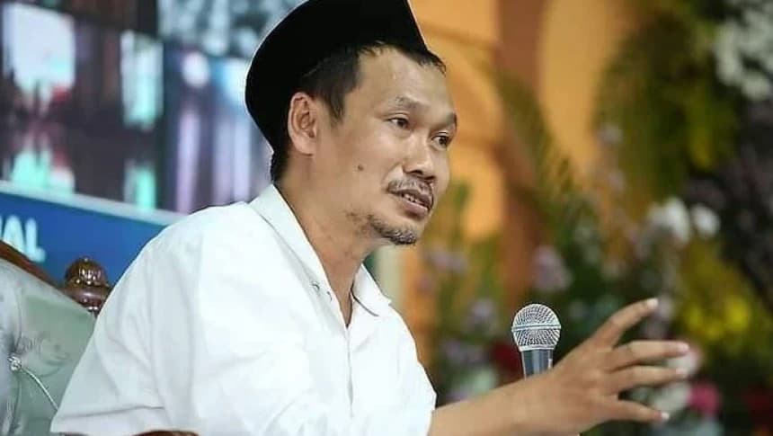 Tradisi Gus Baha Sebelum dan Sesudah Buka Puasa Bersama Keluarga dan Santri