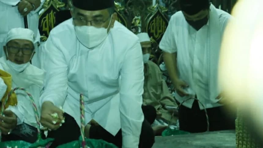 Ketum PBNU Pimpin Ziarah di Makam Syaikhona Kholil Bangkalan