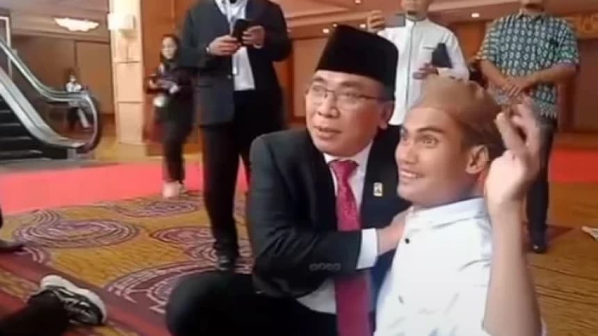 Cerita Aan, Nahdliyin Difabel yang Mendapat Pelukan Hangat dari Ketum PBNU
