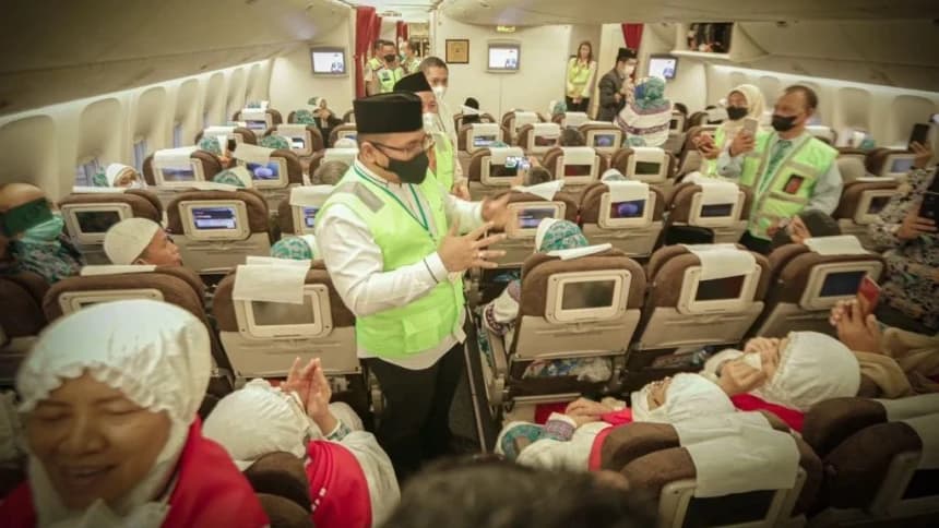 Lepas Kloter Pertama Jamaah Haji Indonesia, Menag: Jangan Segan Bertanya ke Petugas