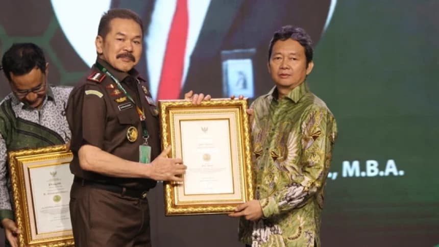 Cerita Kang Iip Tulis Buku Jaksa Agung Soeprapto dan Sejarah Pertumbuhan Kejaksaan RI
