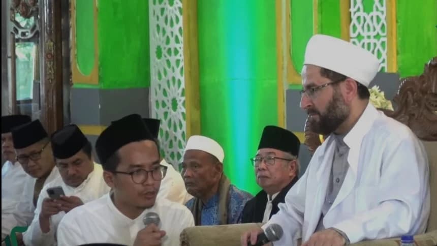 Syekh Muhammad Darwis Ijazahkan Shalawat untuk Kelancaran Segala Urusan