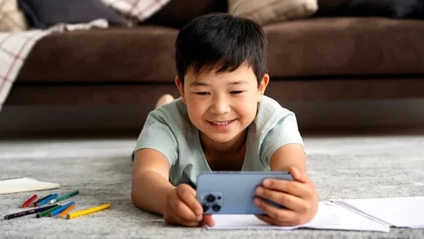 4 Kecerdasan yang Perlu Diajarkan kepada Anak dalam Menggunakan Gawai