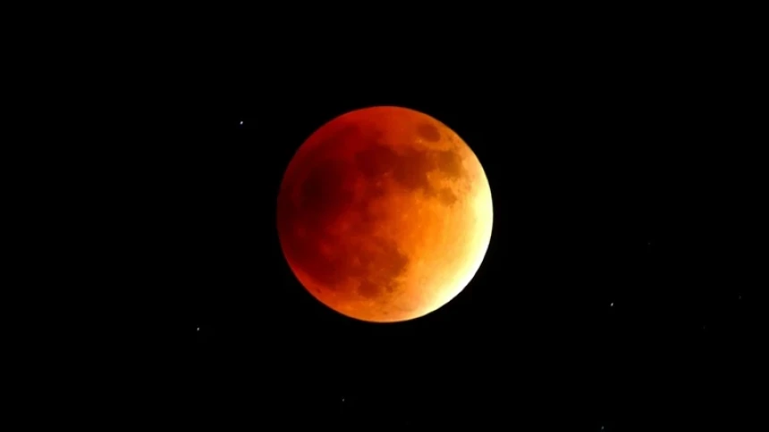 Khutbah Gerhana Bulan (Khusuf): Belajar Menjalankan Peran dari Keteraturan Alam