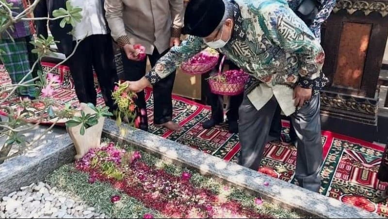 Doakan Muktamar Lancar, Kiai Said Aqil Ziarah Makam Pendiri NU di Jombang