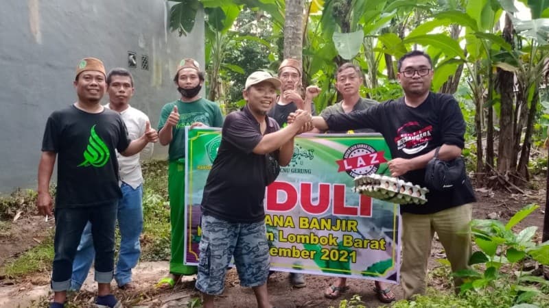 Alumni Pesantren Sukorejo Situbondo di Lombok Barat Distribusikan Air Bersih