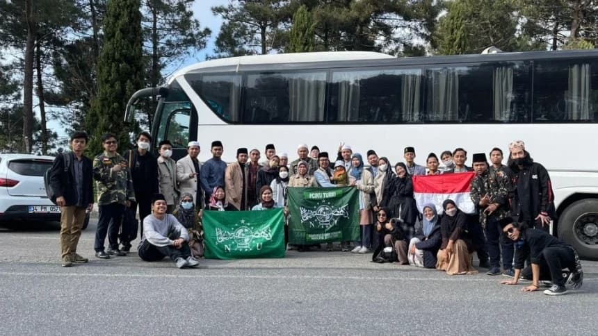 Lebaran di Turki, Mulai Mudik, Ziarah, hingga Permen
