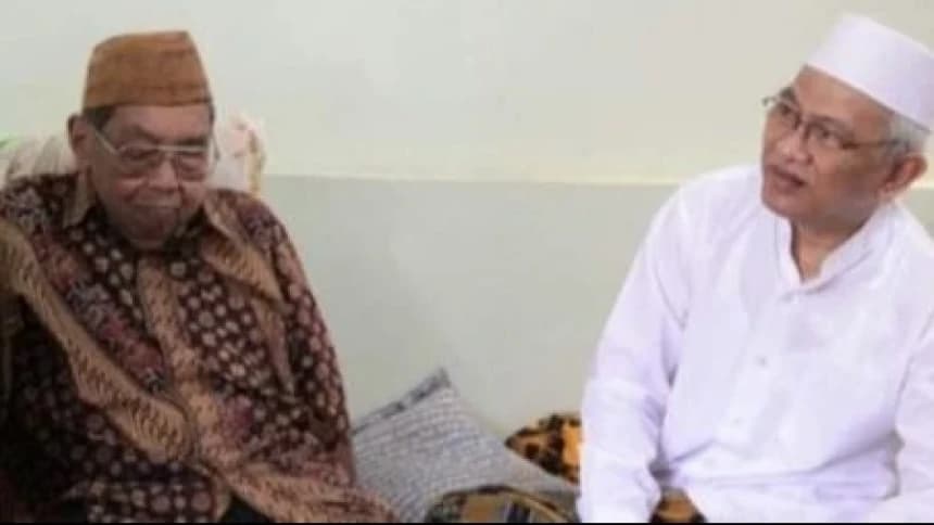 Gus Mus Jelaskan Alasan Gus Dur Suka Pakai Batik dan Kopiah