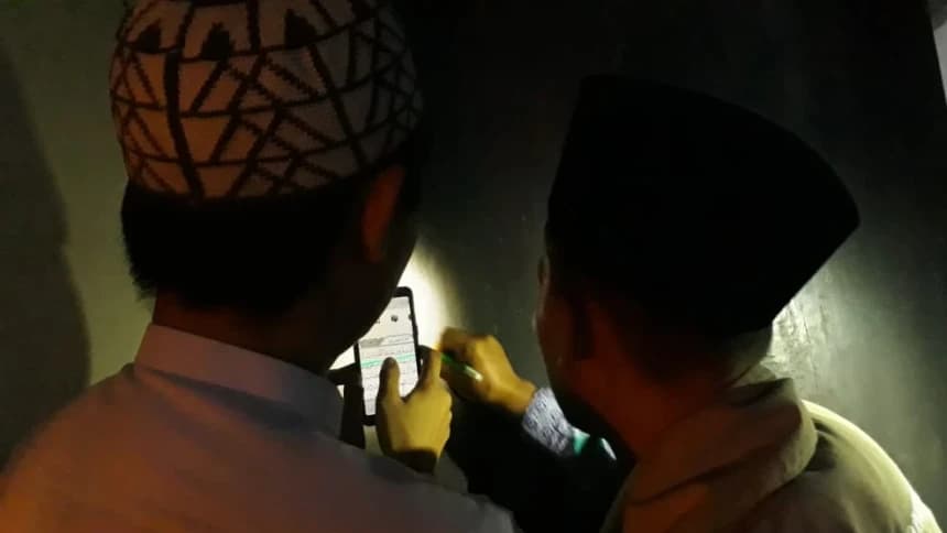 Melihat Tradisi Menulis Ayat Qur'an di Pintu saat Berangkat Haji