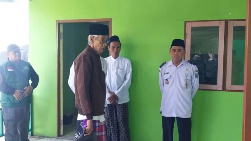 Kunjungi Warga Terdampak Rob, Rais Syuriyah PWNU Jateng Komitmen Dampingi dan Bersamai