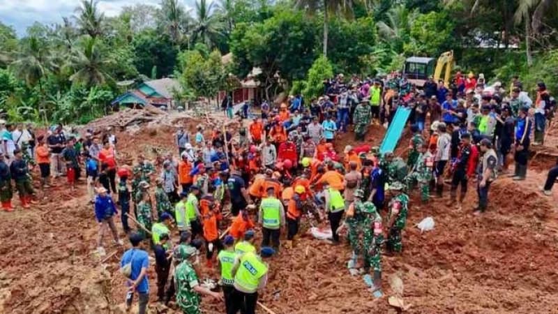 Longsor Cilacap, Banser Tagana Dikerahkan Bantu Evakuasi Korban yang Masih Tertimbun