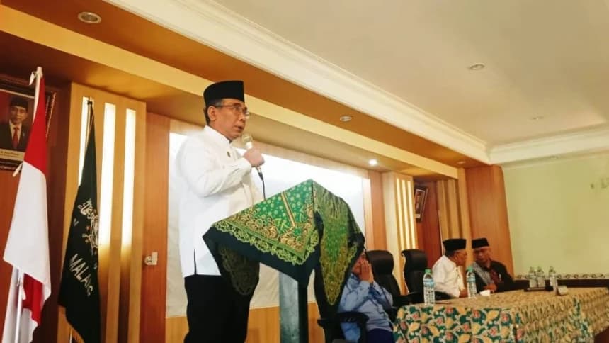 Gus Yahya Serahkan Bantuan kepada Korban Tragedi Kanjuruhan