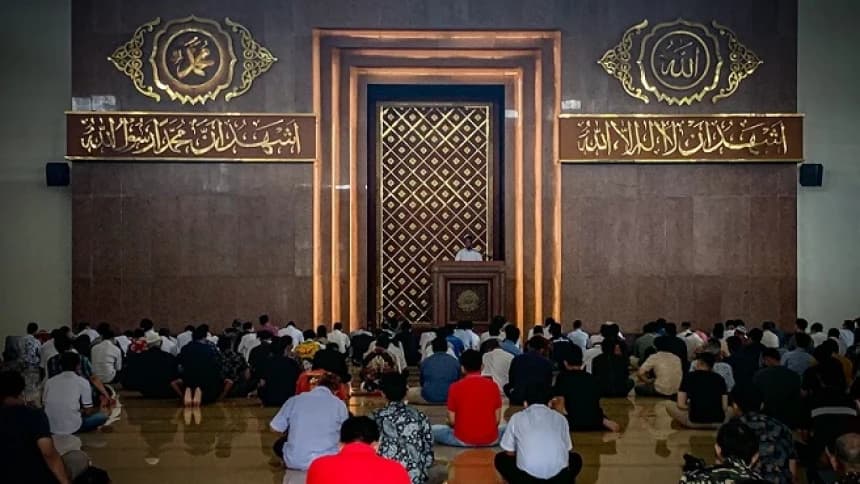 Khutbah Jumat: Tiga Golongan Manusia dalam Al-Quran