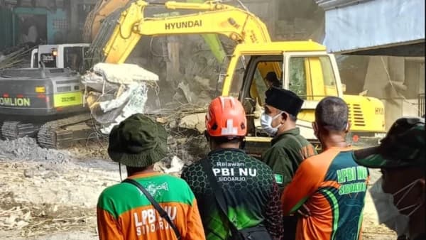 Bersihkan Reruntuhan, Basarnas Gandeng Alumni Pesantren Al-Khoziny