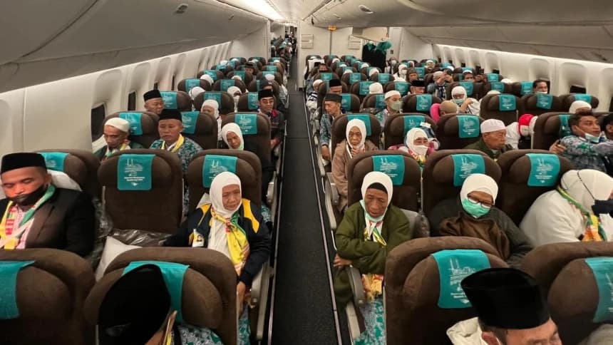 Humor: Haji Terjerat Sabuk Pengaman