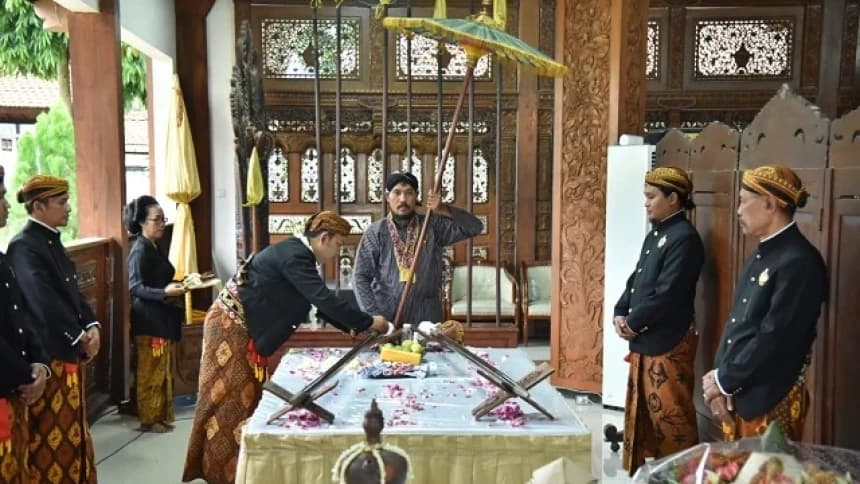 Jamasan Pusaka Berdasarkan Kitab Kimia dan Hayatul Hayawan