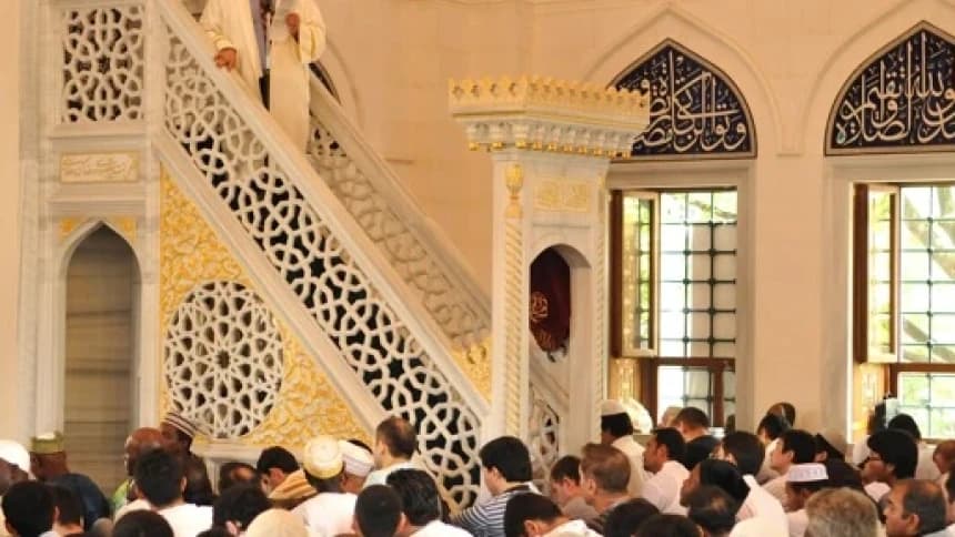 Khutbah Jumat: 4 Hal yang Membuat Kita Tidak Merugi