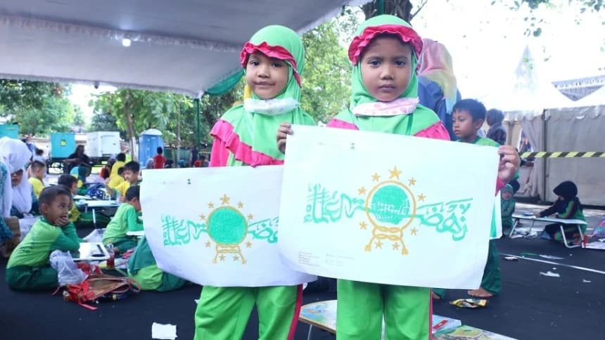 Tingkah Menggemaskan Anak-Anak pada Lomba Mewarnai Logo NU dan Paduan Suara