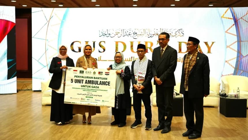 Melalui Lembaga Zakat di Mesir, LAZISNU PBNU Serahkan Bantuan 5 Unit Ambulans untuk Warga Palestina