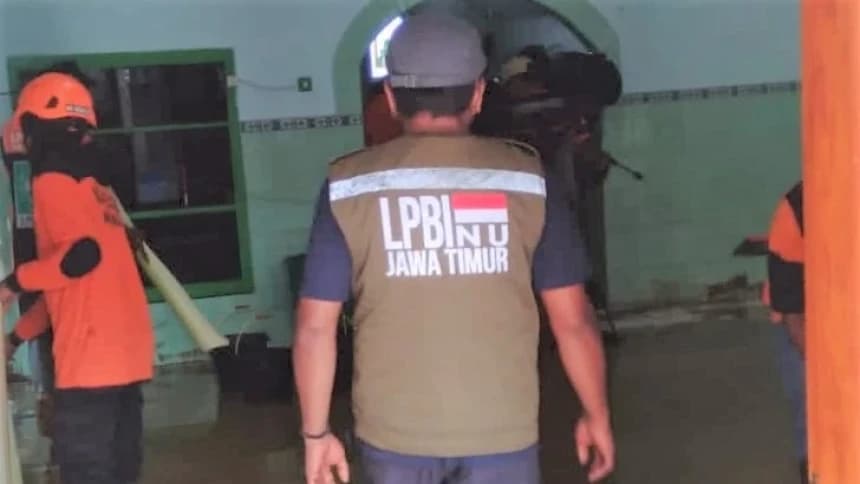 Banjir di Trenggalek, LPBINU Jawa Timur Fokus Evakuasi Warga dan Bersihkan Mushala
