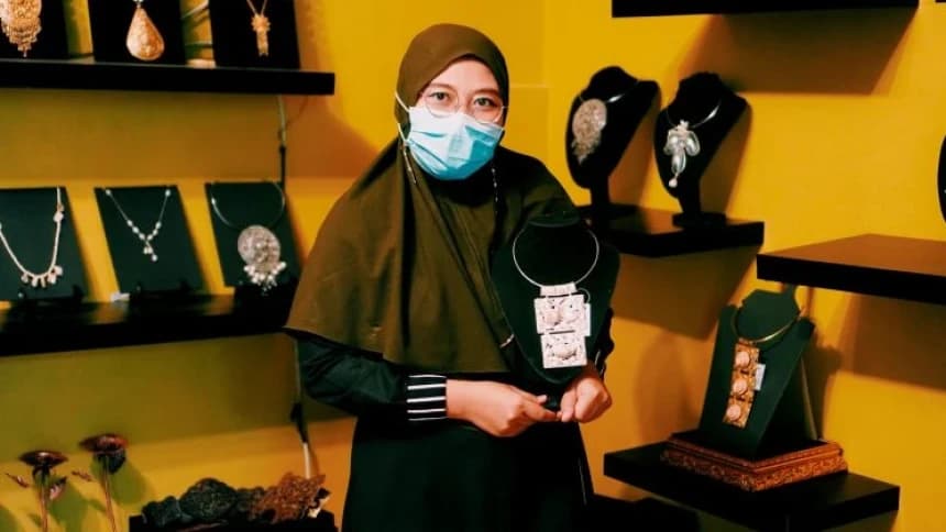 Rahasia Sukses Santri Sukorejo Lutfia Fataty, Bangun Bisnis Perhiasan hingga Tembus Mancanegara