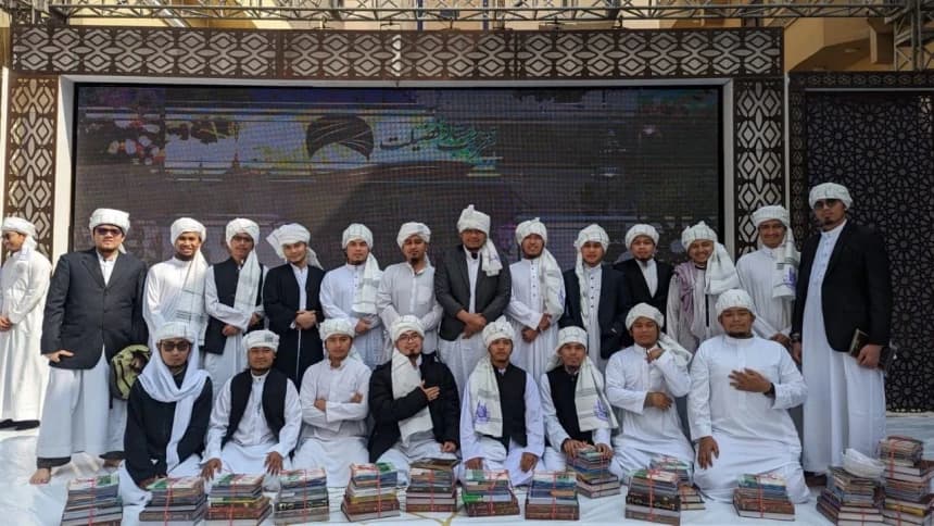 Selesaikan Program Daurah Hadits, Mahasiswa Indonesia di Pakistan Diwisuda