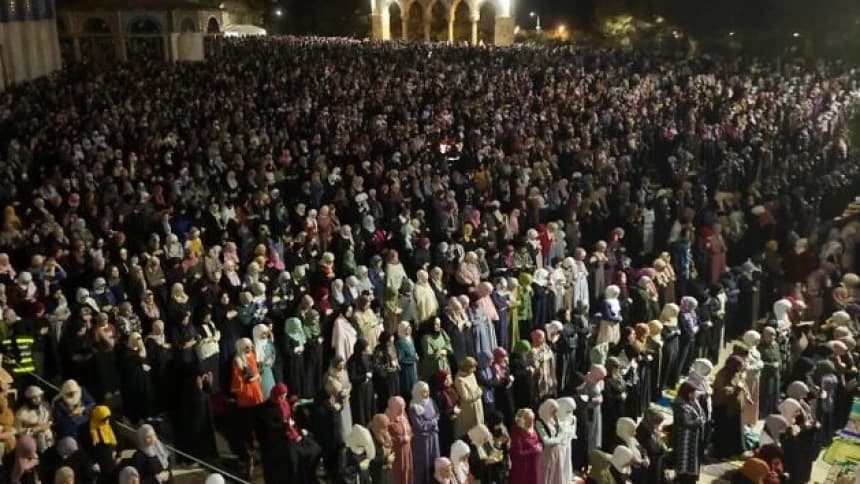 100 Ribu Muslim Penuhi Masjid Al-Aqsa Laksanakan Shalat Malam Lailatul Qadar