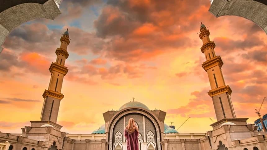 Khutbah Jumat: Berpegang Teguh pada Agama Allah