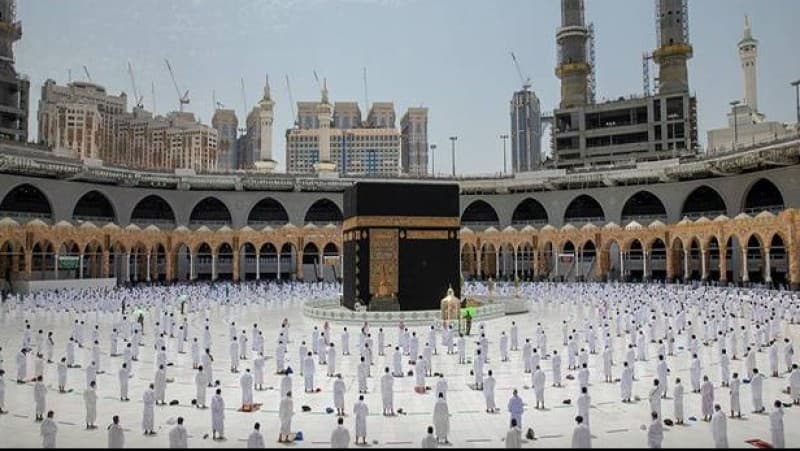 Masjidil Haram dan Nabawi Kembali Terapkan Jaga Jarak Shalat