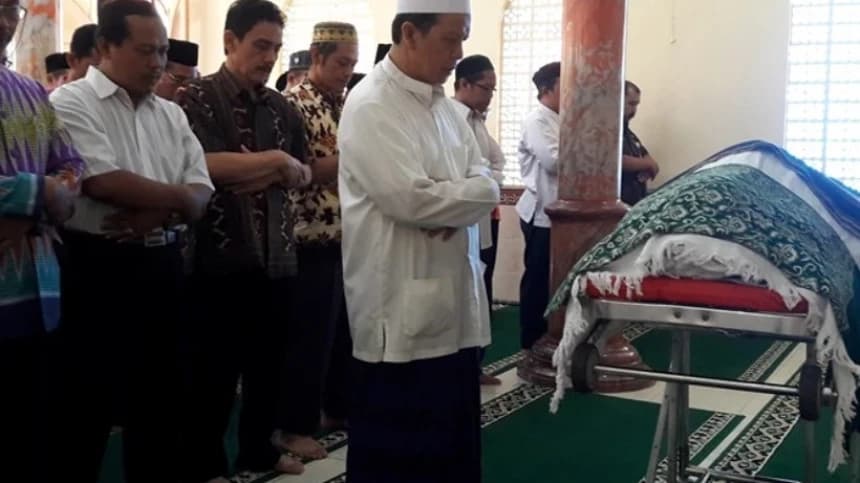 Cara Shalat Jenazah bagi Orang yang Tidak Hafal Doanya