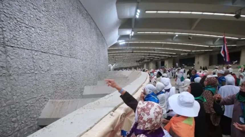 Lempar Jamrah: Hikmah, Kesunnahan, dan Tata Caranya