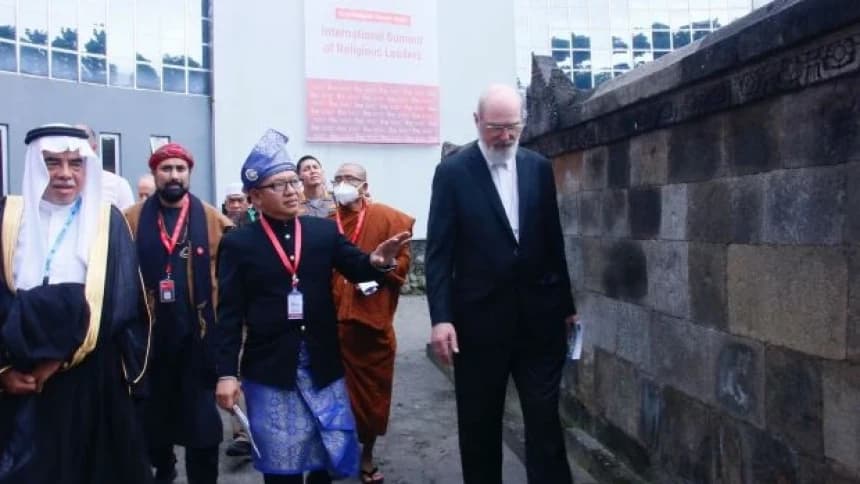 Melihat Candi di Pusat Keilmuan Islam