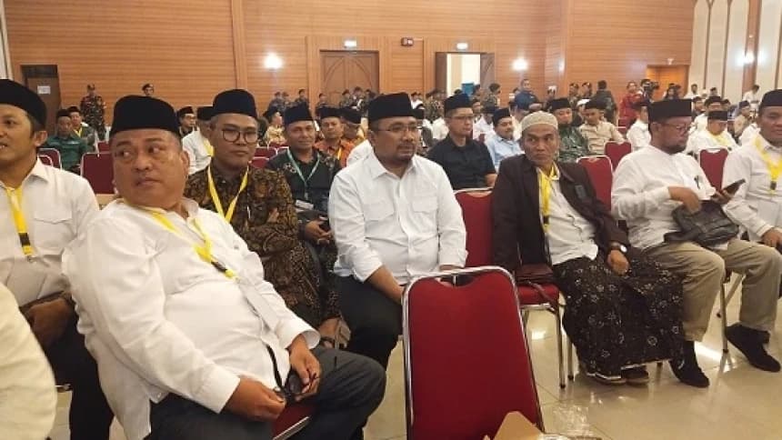 Telat Hadiri Penutupan Munas dan Konbes NU, Gus Yaqut Pilih Duduk di Barisan Belakang