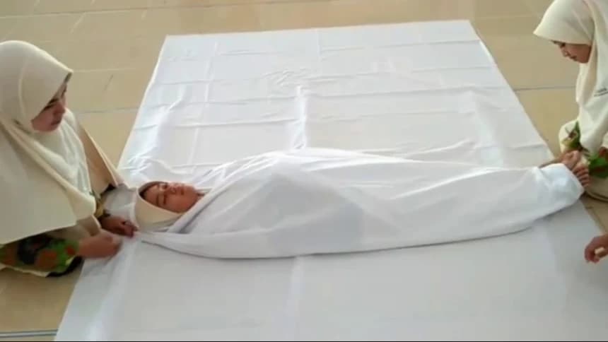 Tata Cara Mengkafani Jenazah Perempuan
