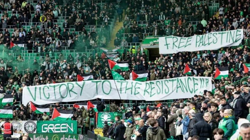 Pendukung Glasgow Celtic Bentangkan Spanduk 'Merdeka Palestina'