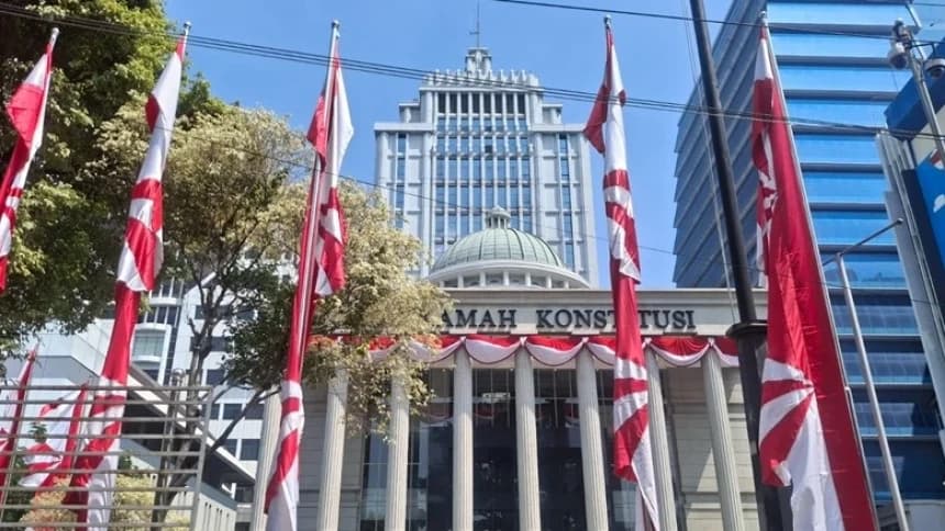 Nuansa Merah Putih Mulai Selimuti Istana Negara hingga Gedung MK