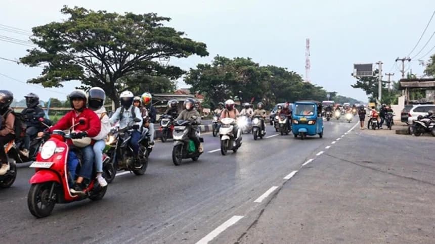 Cerita Pemudik di Jalur Pantura: Melepas Lelah di SPBU, Rindu Berkumpul saat Lebaran