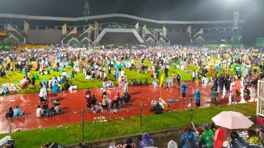 Hujan Deras Tak Surutkan Nahdliyin Hadiri Hiburan Rakyat 1 Abad NU