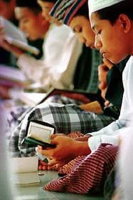 Ngaji “Kilatan” Masih Diminati Santri