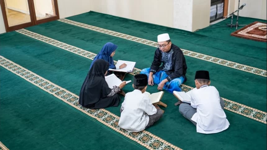 Hukum Mencium Tangan Non-Mahram: Tinjauan Fiqih Sentuhan Guru dan Murid Berbeda Jenis