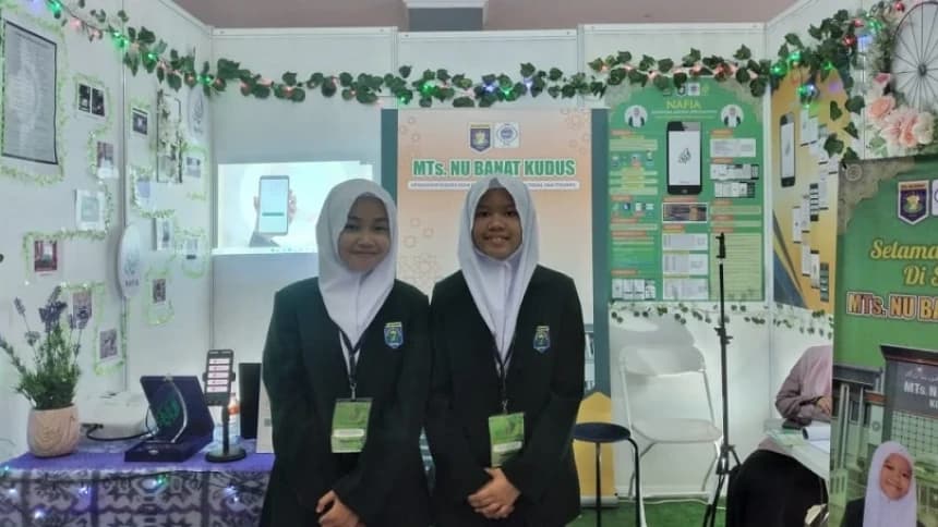Dua Siswi MTs NU Banat Kenalkan Aplikasi Alfiyah, Bisa Setoran Hafalan Langsung ke Ustadz