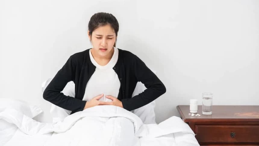 Nyeri Haid tak Tertahankan? Coba Cara Posisi Tidur Ini