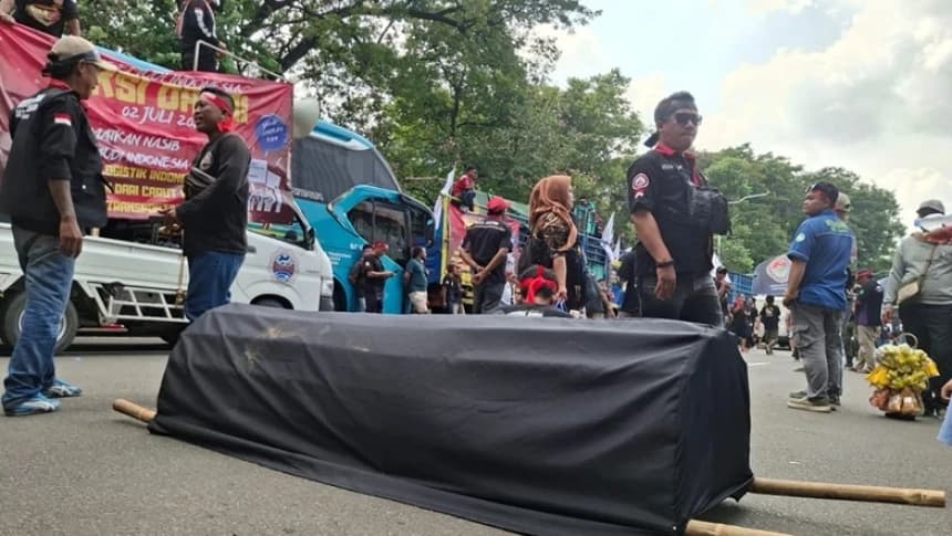 Massa Aksi Tuntut Revisi UU Lalu Lintas dan Sediakan Payung Hukum bagi Sopir