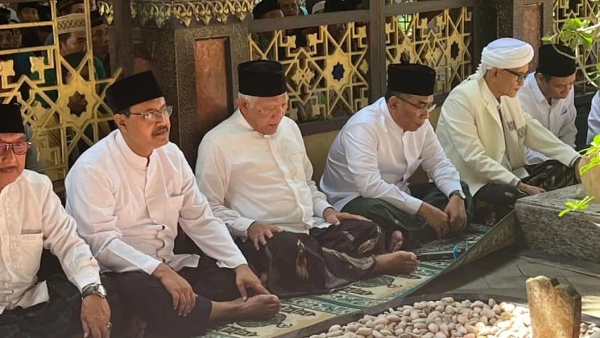 Pengurus PBNU Ziarahi Makam KH Hasyim Asy'ari di Hari Santri
