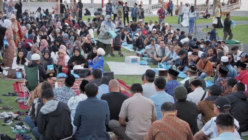 Semarak Ramadhan, PCINU Qatar Bagikan 500 Paket Ifthar dan Sajadah